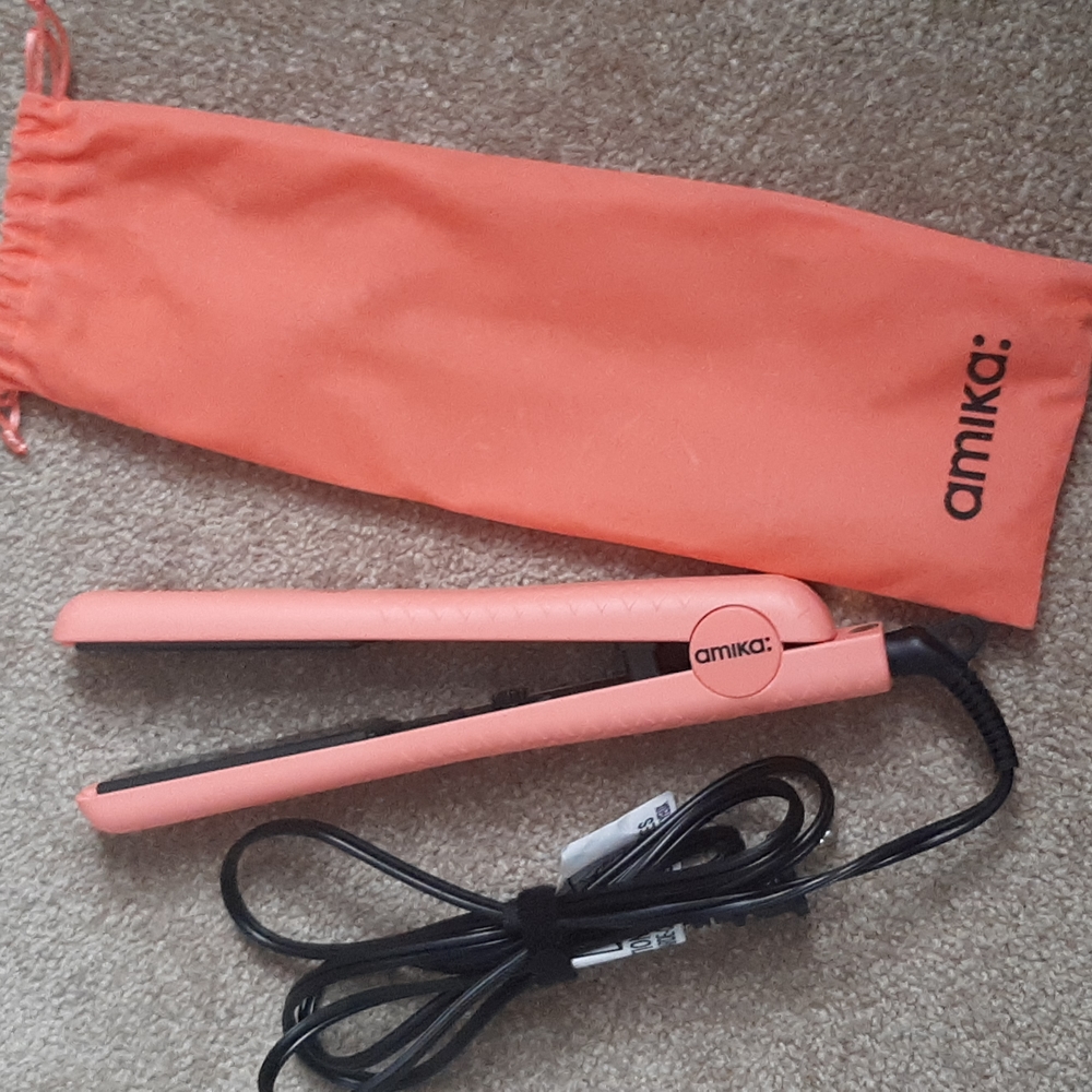 Amika Hair Straightener